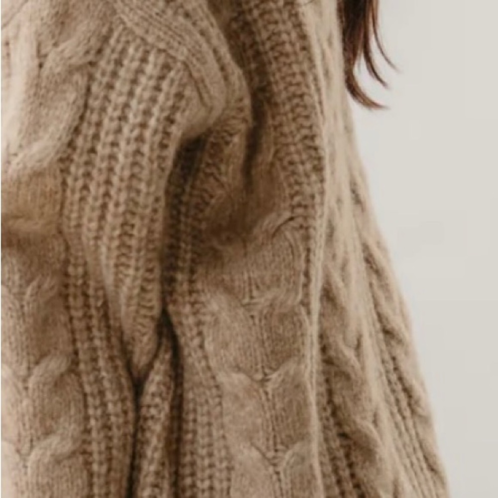 Jenni Kayne Cocoon Alpaca/ merino wool blend.